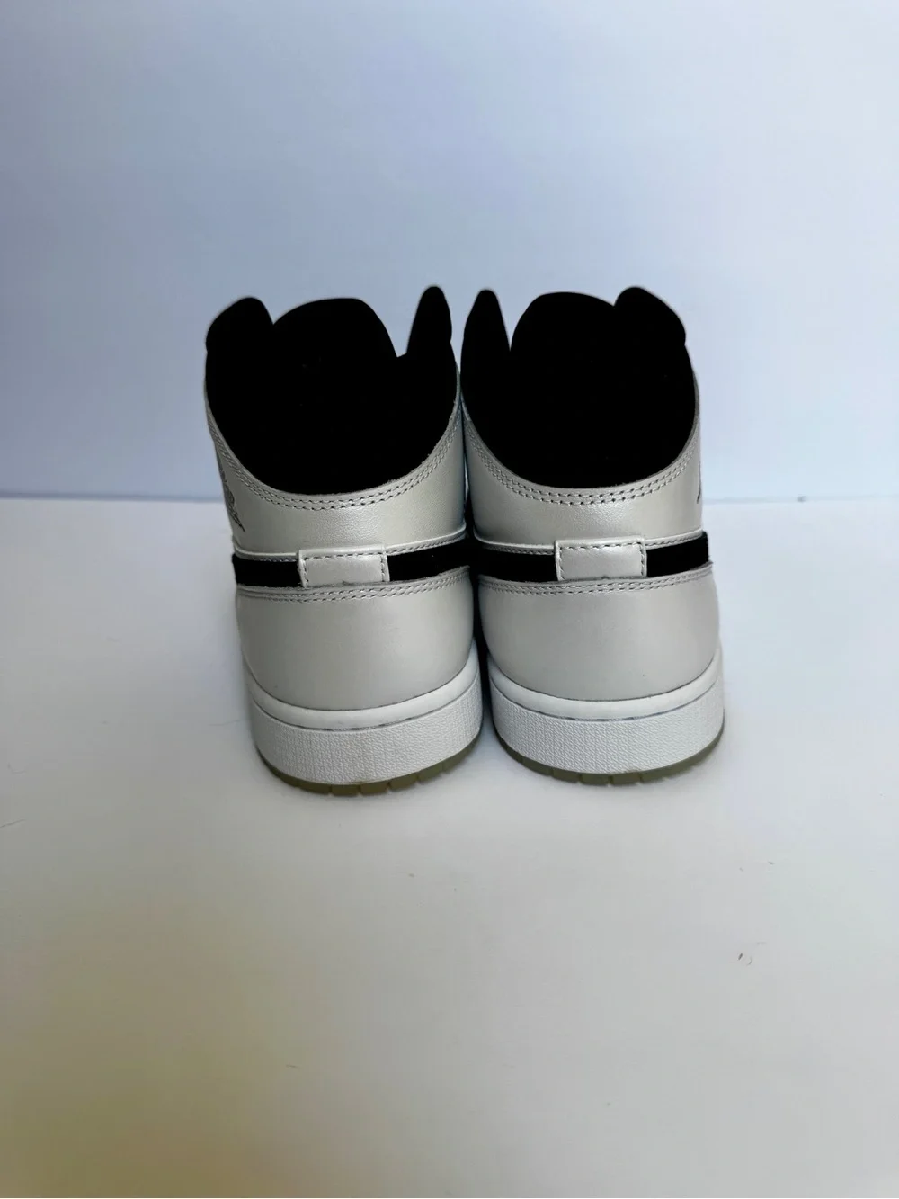 *NWT* Jordan Air Jordan 1 Mid SE - Black/White men’s 10